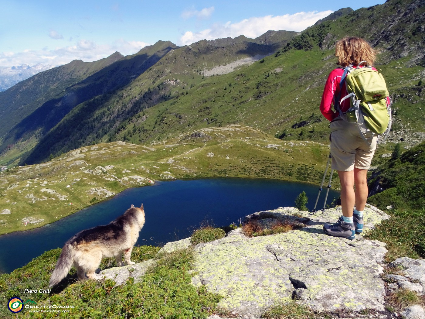 31 Dall'alto il Lago grande di colore blu.JPG